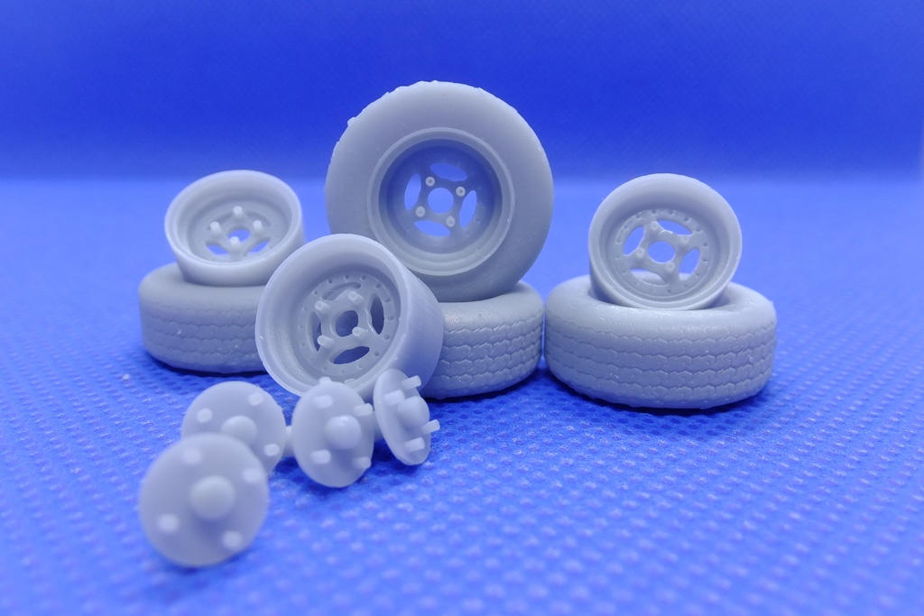 汎用 1/24 10インチ ホイール・タイヤセット(スペクトラム)