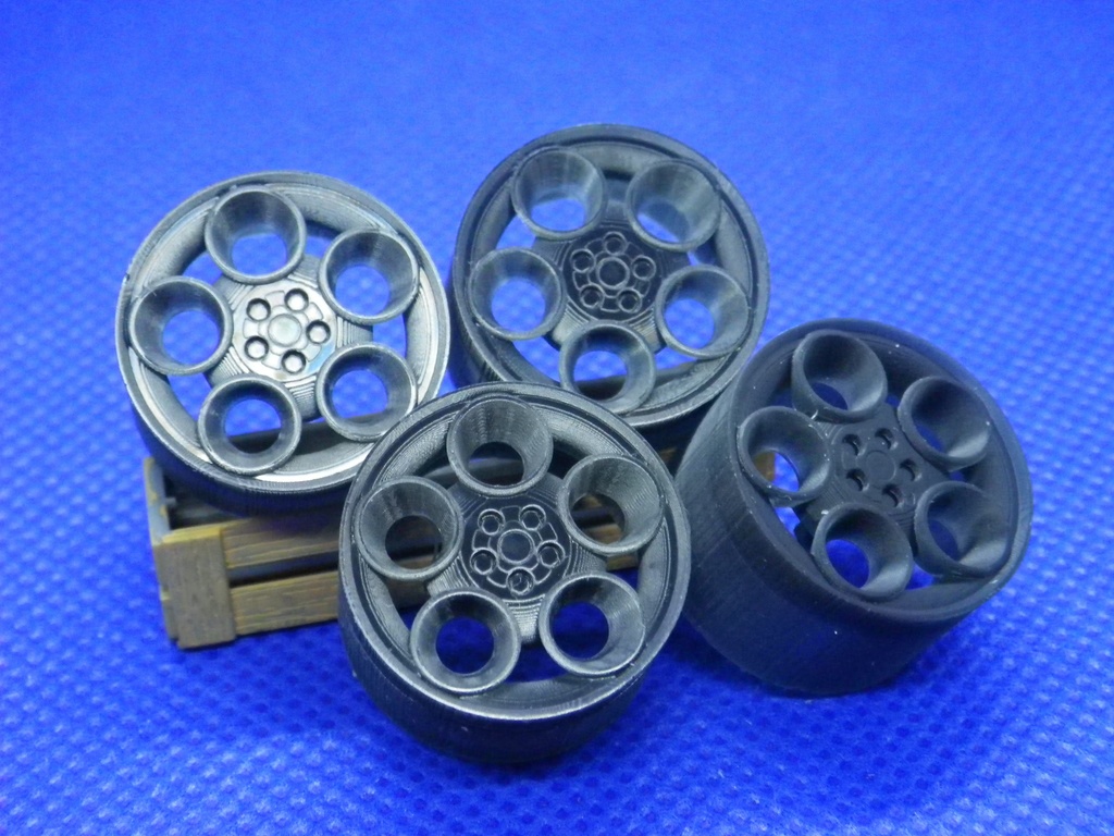 タミヤ 1/24 アルファロメオGTV対応 純正CUPホイール