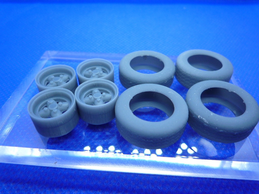 10インチホイール・タイヤセット レボリューションType