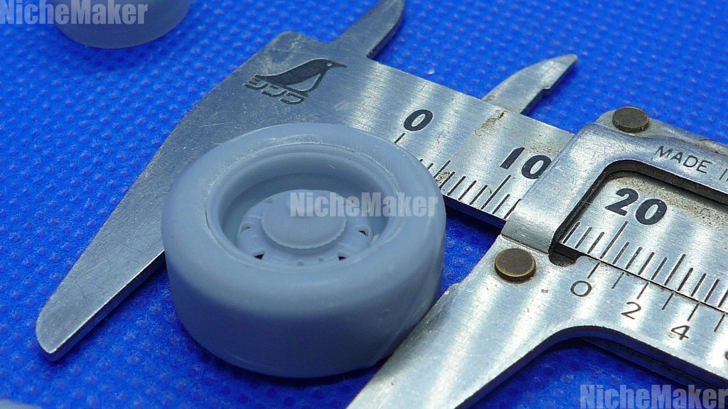 1/24 12インチ Giannnini スペシャル(ジャンニーニスペシャル)風 ホイール&タイヤセット