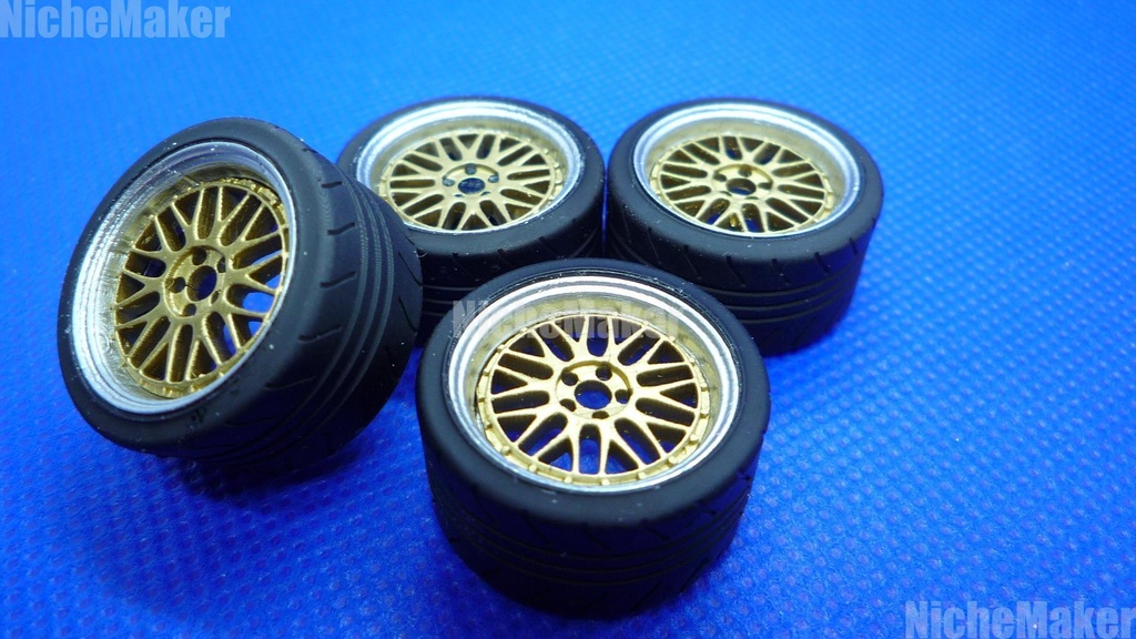 汎用 1/24 18インチ BBS LM風 ホイール (タイヤ付き)