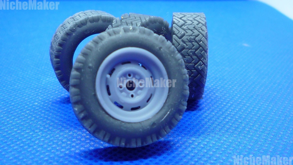 汎用 内径13インチ 80サイズ スタッドタイヤ