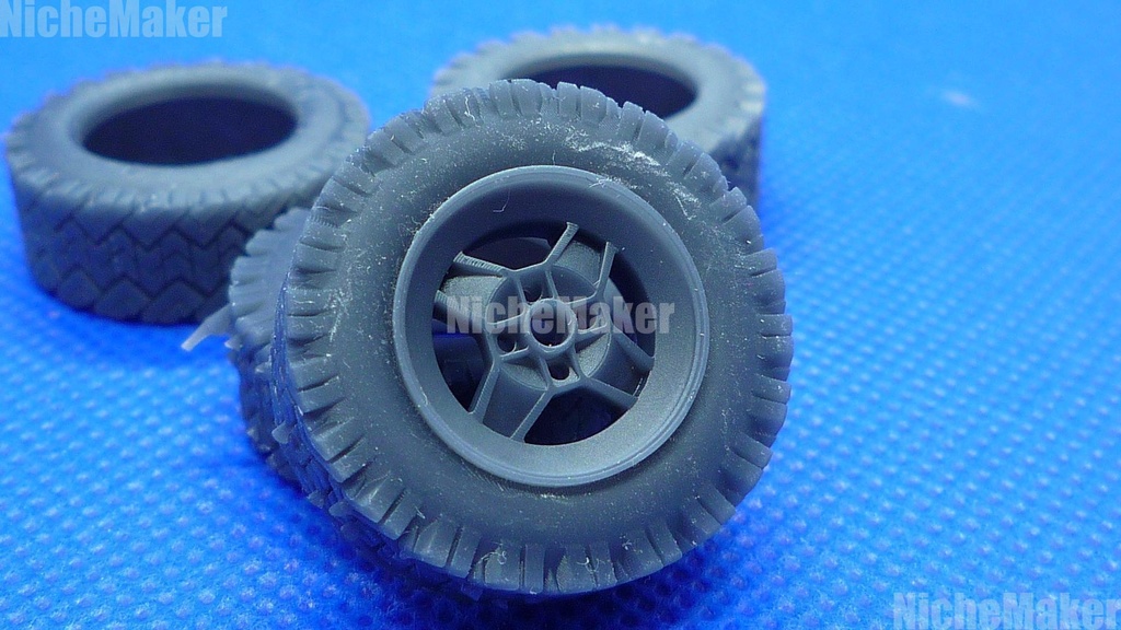 汎用 内径13インチ 80サイズ スタッドタイヤ