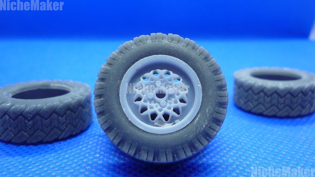 汎用 内径13インチ 80サイズ スタッドタイヤ