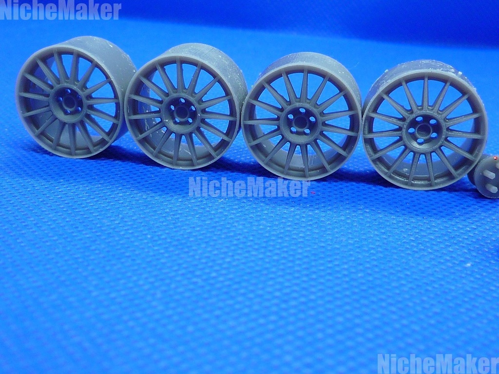 汎用 19インチ相当 OZ 風ホイール