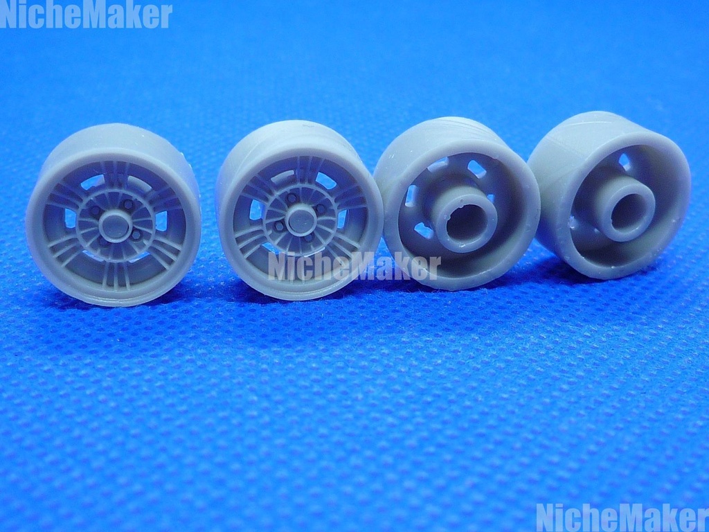 汎用 1/24 13インチ相当 旧車MAGホイール(日産風)