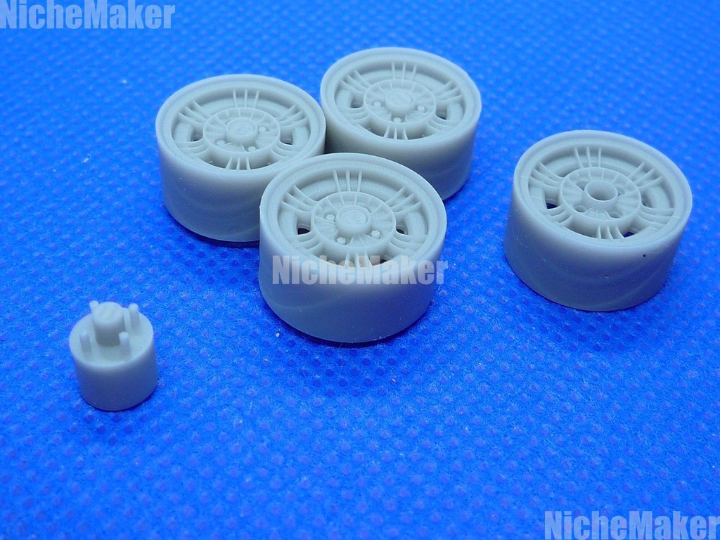 汎用 1/24 13インチ相当 旧車MAGホイール(日産風)