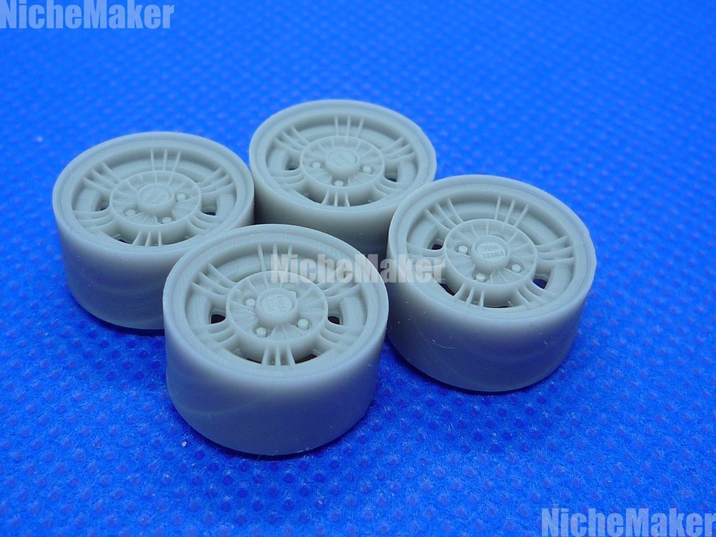 汎用 1/24 13インチ相当 旧車MAGホイール(日産風)