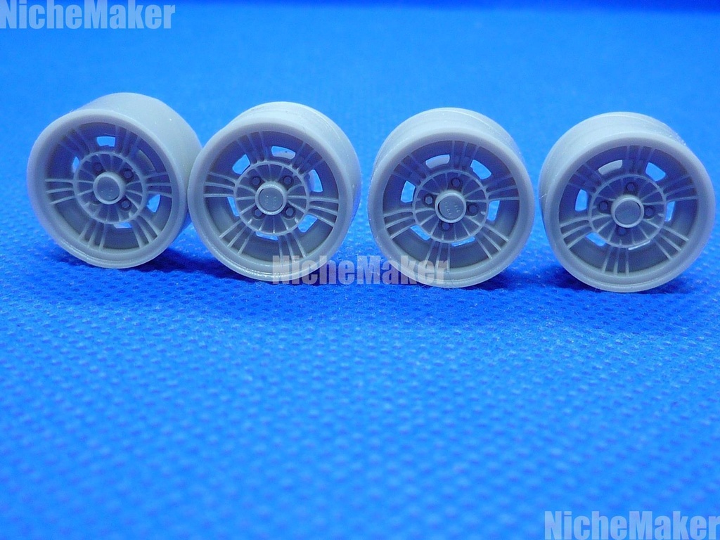 汎用 1/24 13インチ相当 旧車MAGホイール(日産風)