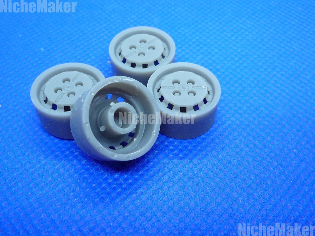 1/24 14インチ相当 日系ホイール (スカイラインR30 純正オプション ミケロッティ クロモドラ風)