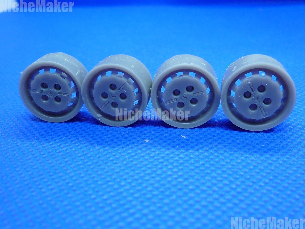 1/24 14インチ相当 日系ホイール (スカイラインR30 純正オプション ミケロッティ クロモドラ風)