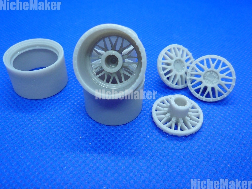 汎用 1/24 19インチ相当 BBS LM 浅リム風 ホイールセット