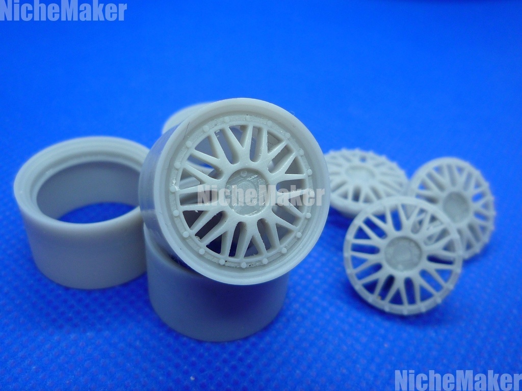 汎用 1/24 19インチ相当 BBS LM 浅リム風 ホイールセット