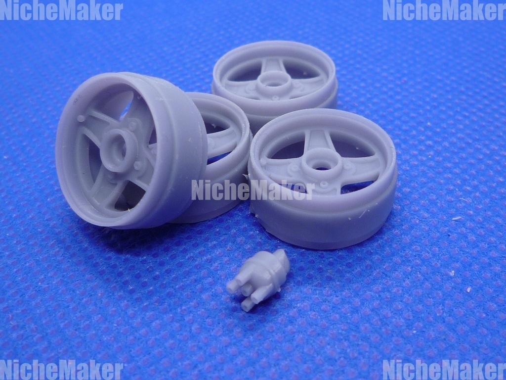 数量限定 イタレリ ランチアフルビア対応 ホイール&デスビ&連装キャブセット