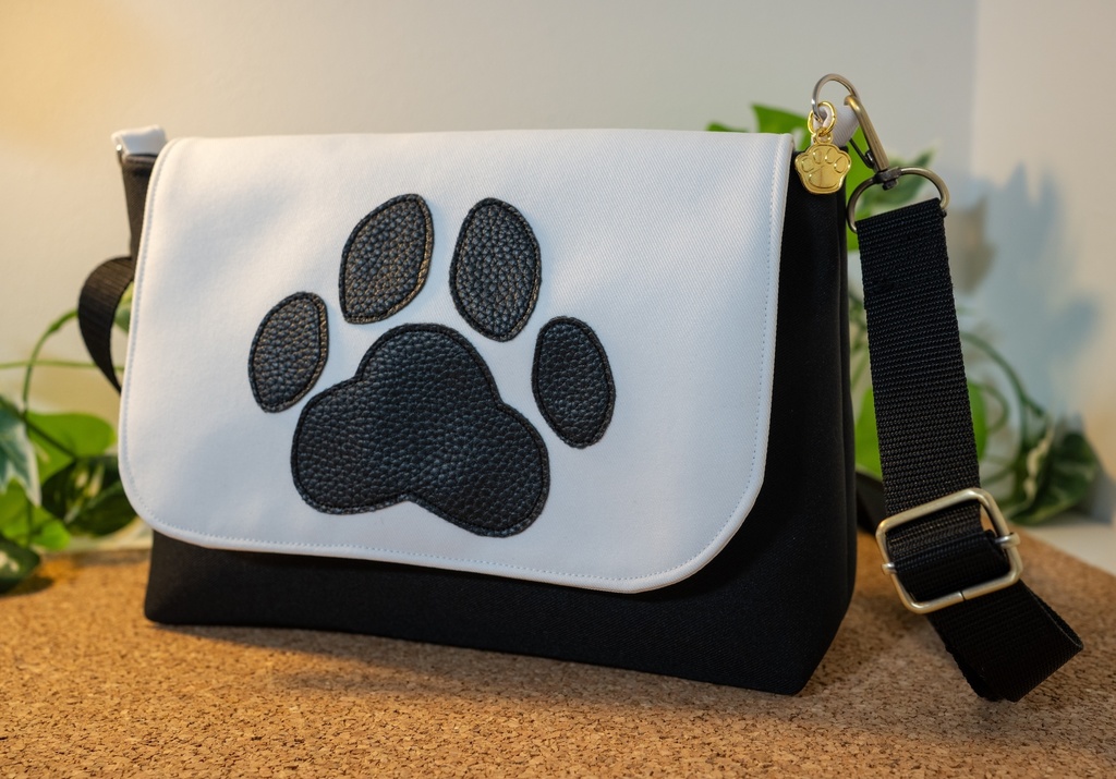 ケモノのためのショルダーバッグ【白×黒】