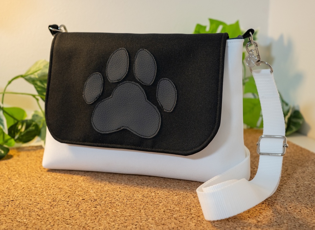 ケモノのためのショルダーバッグ【黒×白】