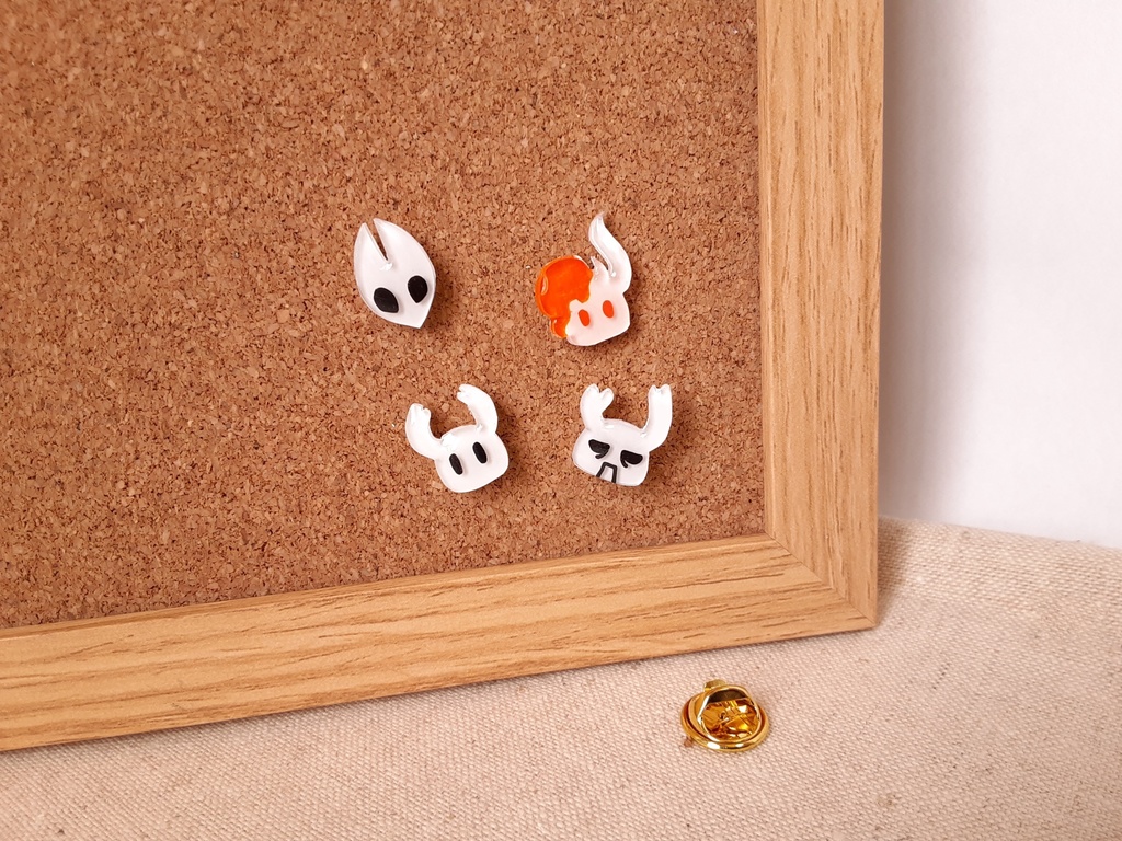 ホロウナイトピンバッジ小