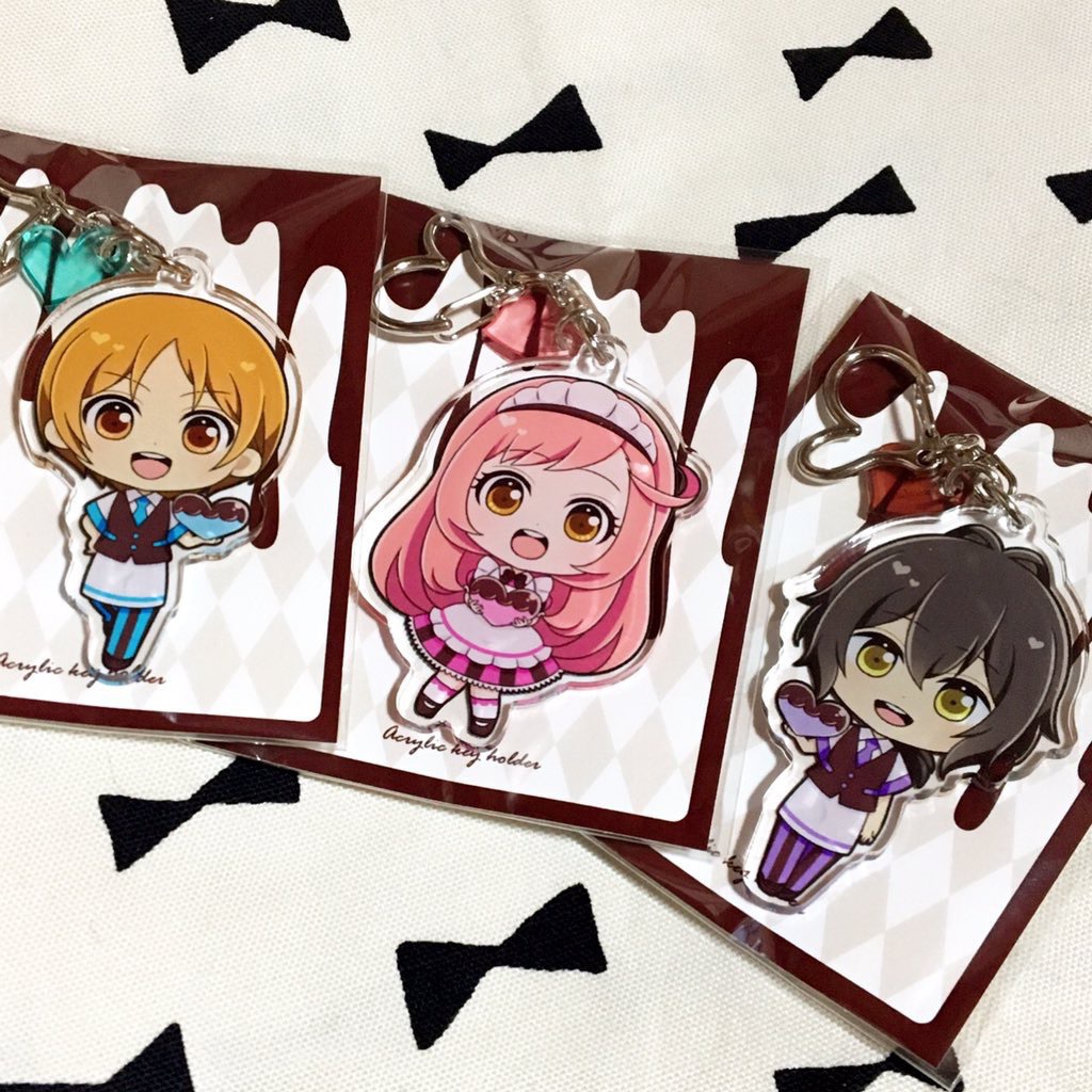 ハートチャーム付きアクリルキーホルダー