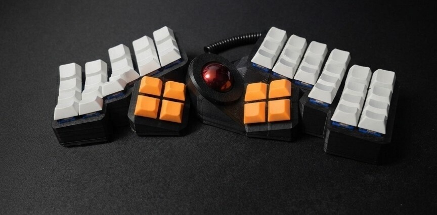【モニター募集】オーダーメイド分割キーボード 鍵立 — 手の骨格を採寸して設計する立体筐体