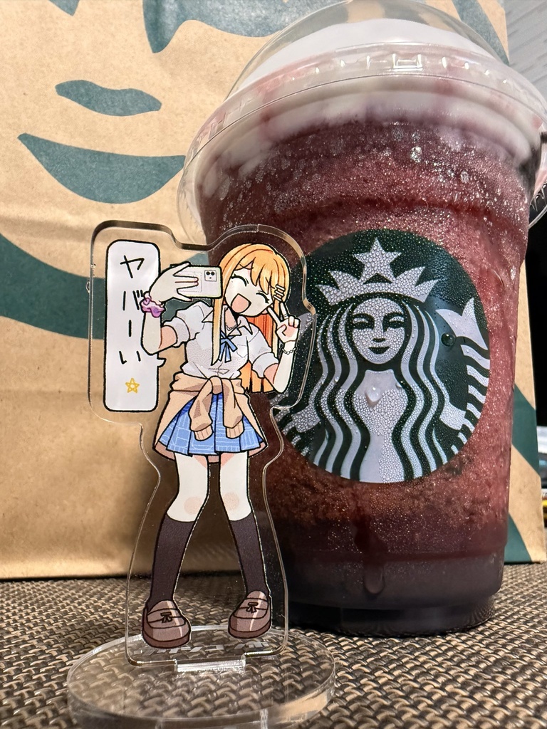 自撮りをしてくれる清夏ちゃんアクスタ