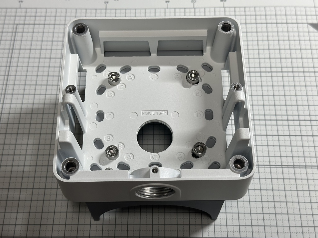 i-PROバレット型カメラ向けポール取付けマウント(直径8〜10cm)