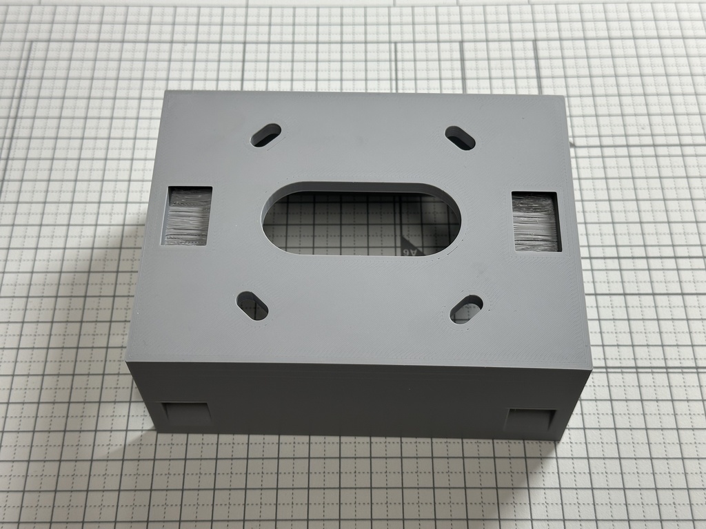 i-PROバレット型カメラ向けポール取付けマウント(直径8〜10cm)