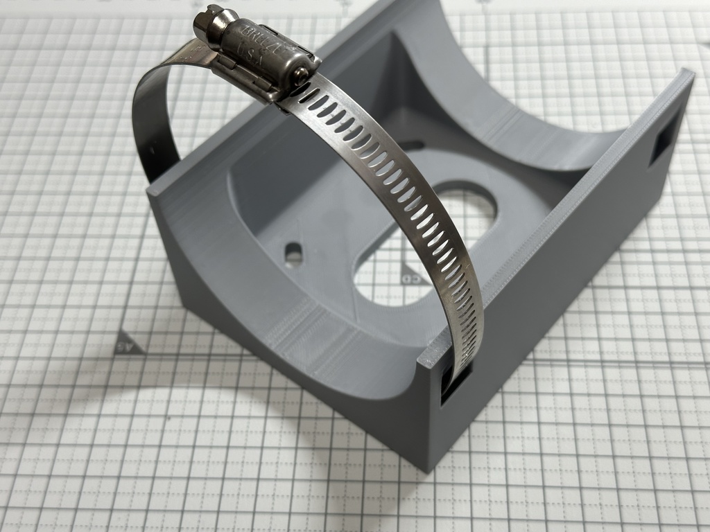 i-PROバレット型カメラ向けポール取付けマウント(直径8〜10cm)