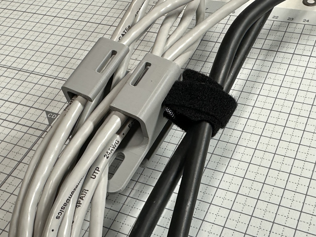 メタルラック用ケーブルオーガナイザー タイプB