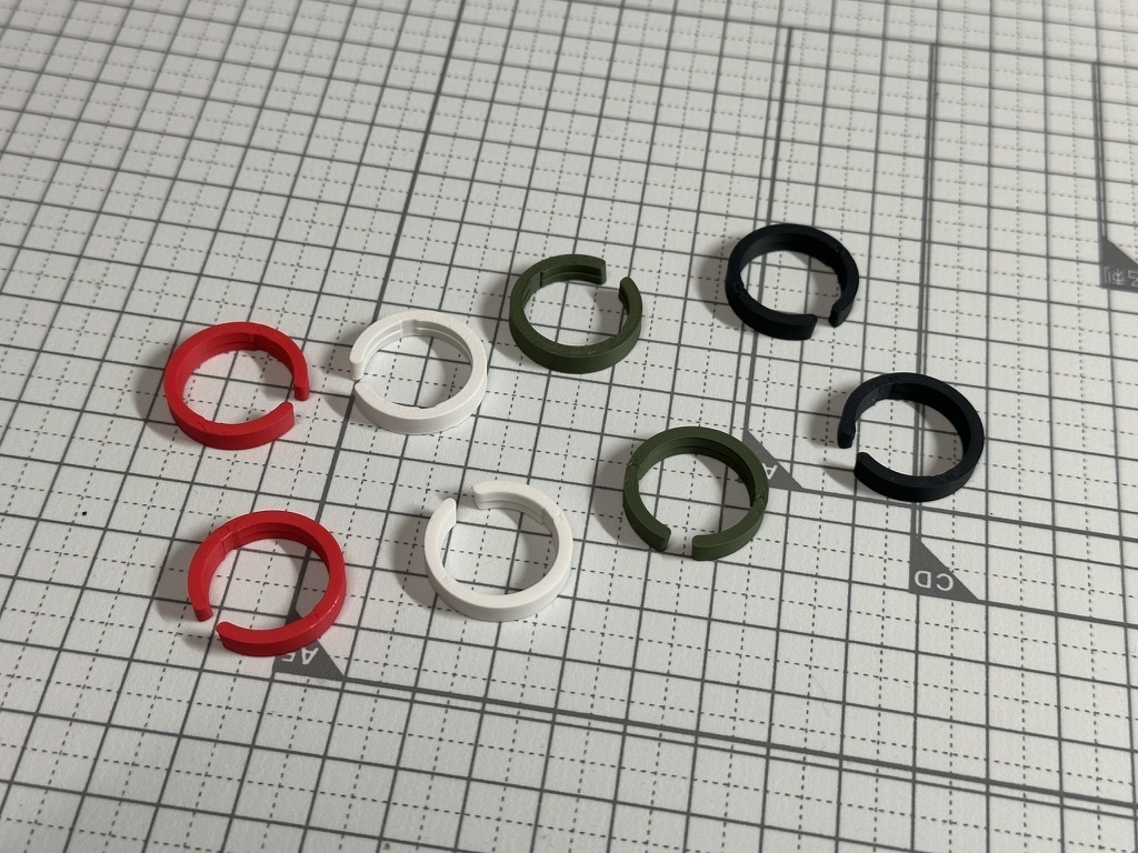 一部のXLRプラグにある謎の溝に着けるケーブル識別リング