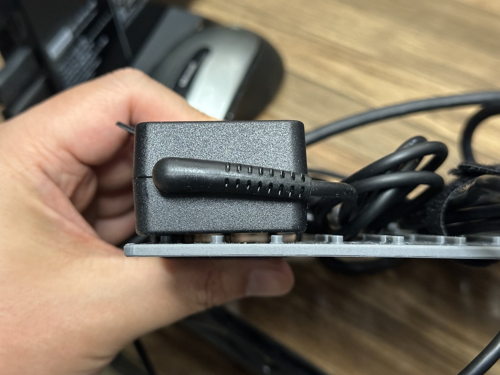 ケーブル整理グリルプレート