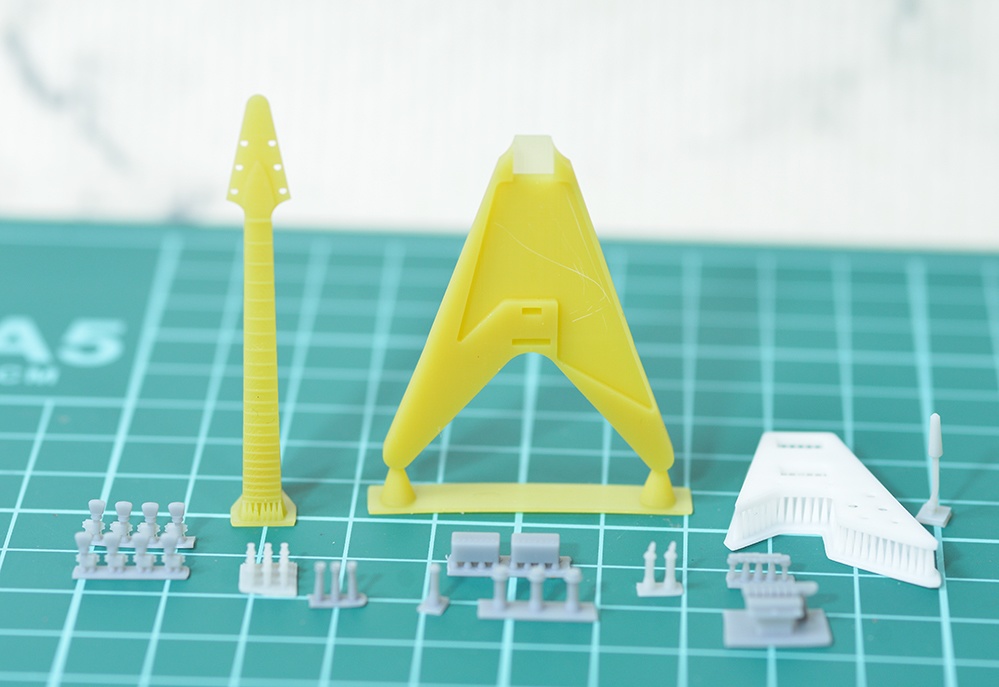 1/12 エレキギター(Vタイプ)3Dプリンタ出力未塗装キット ※トレモロ有無で2種類あり