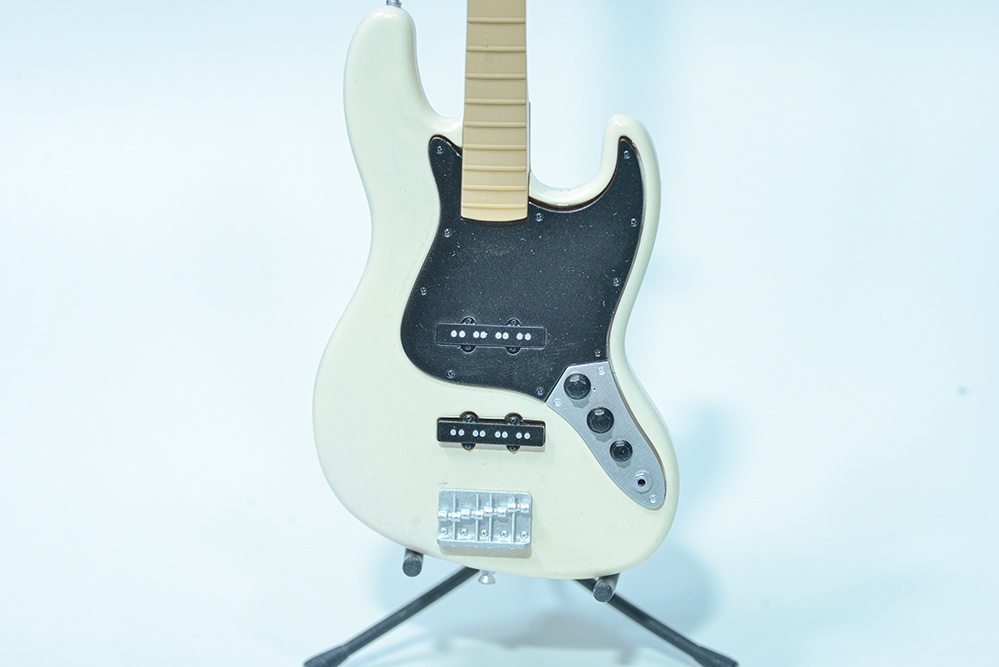 1/12 エレキベース(ジャズベタイプ)3Dプリンタ出力未塗装キット ※レフティもあり (1/6もあり)