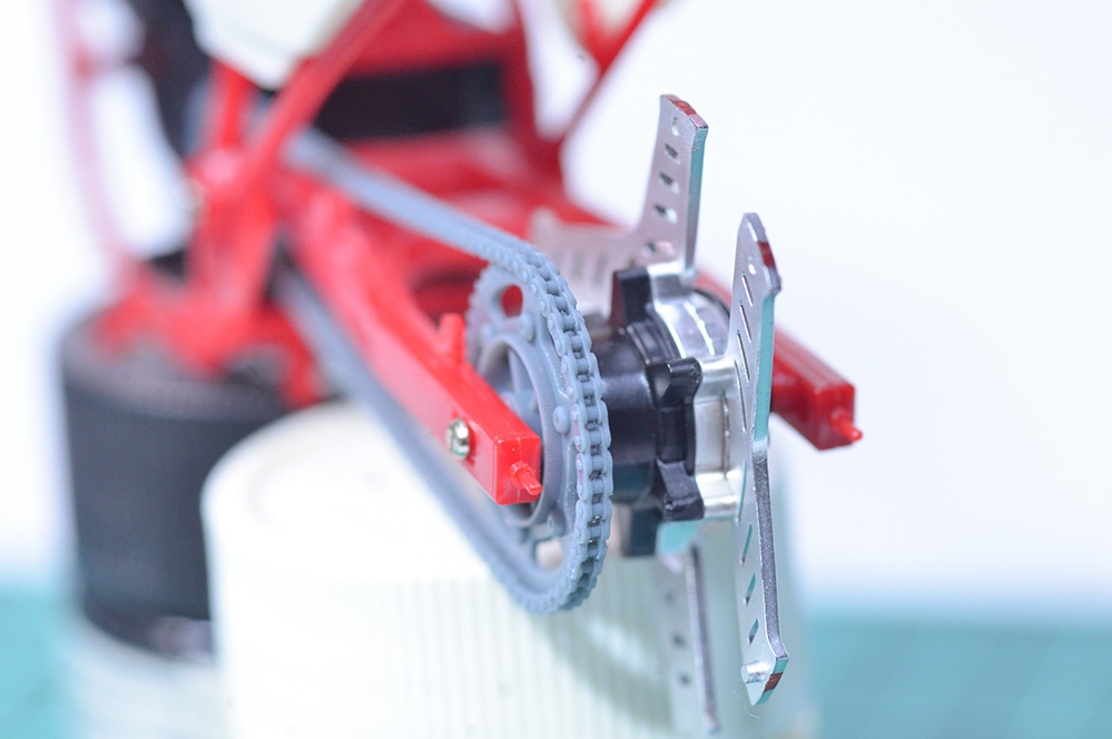 1/12 VT250F用チェーン、スプロケット、チェーンカバー(MC08 初期丸フレーム用) 3Dプリンタ出力未塗装キット