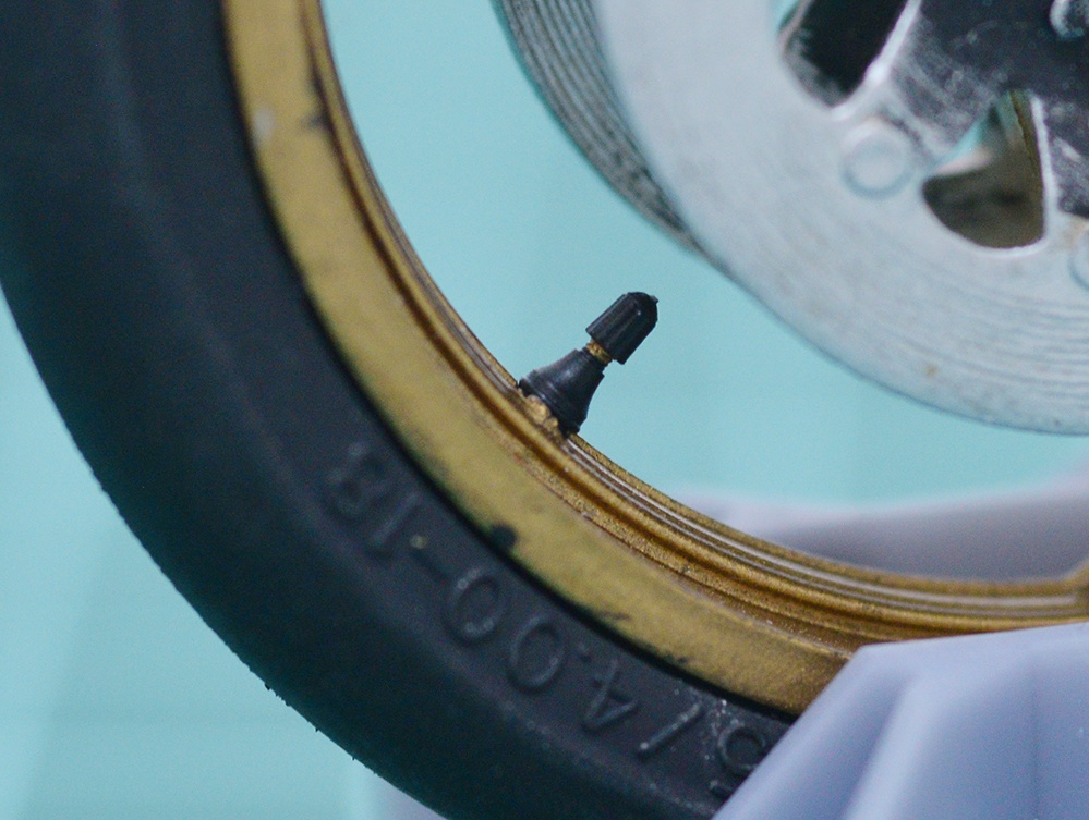 1/12 タイヤエアバルブ(ノーマル、横向きセット) 3Dプリンタ出力未塗装キット