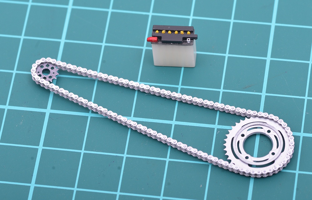 1/12 RG250Γ(T社)用チェーン、スプロケット、バッテリー 3Dプリンタ出力未塗装キット