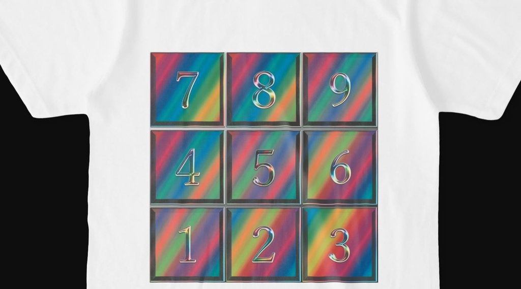 【綺麗で美しい】カラフルなグラデーションのTシャツ!ナンプレを連想させる数字入り♪