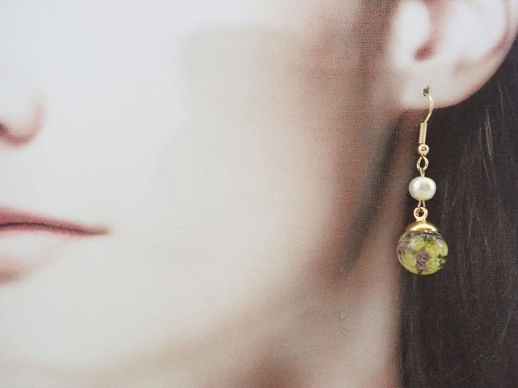 小花咲く ハーバリウム ピアス