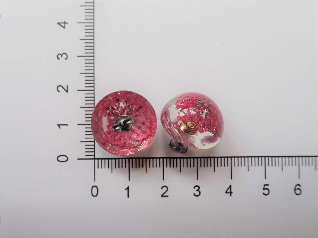 レースフラワーのピアス 半球 ワインレッド
