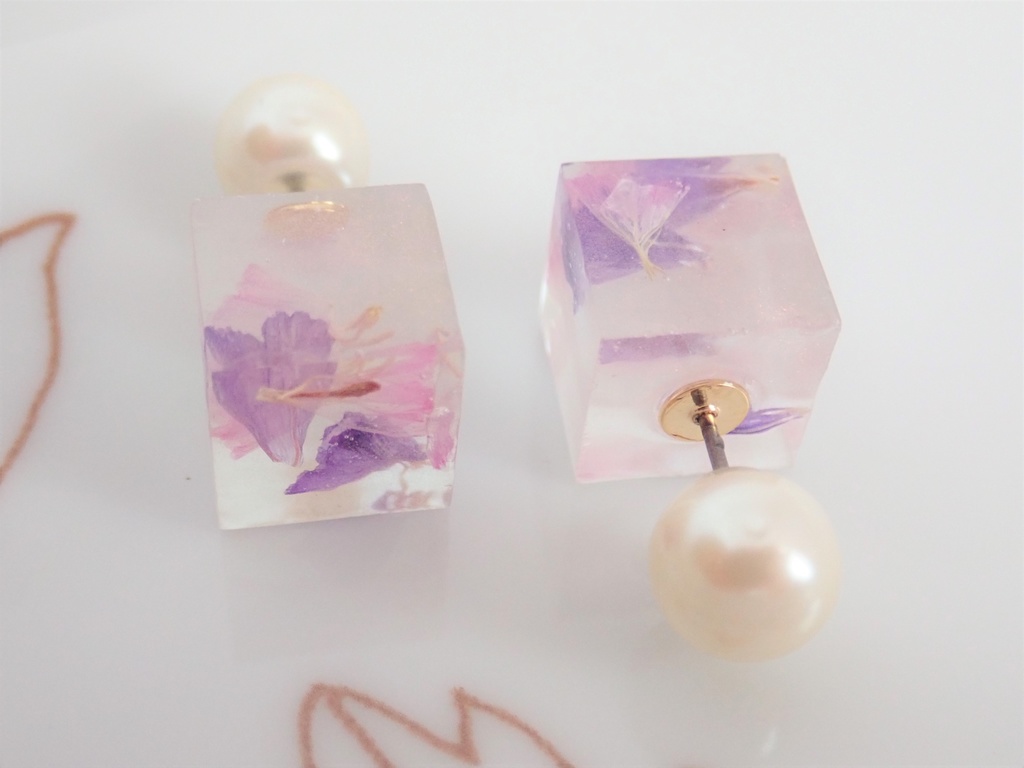 本物のお花 パールピンク色 キューブ ピアス