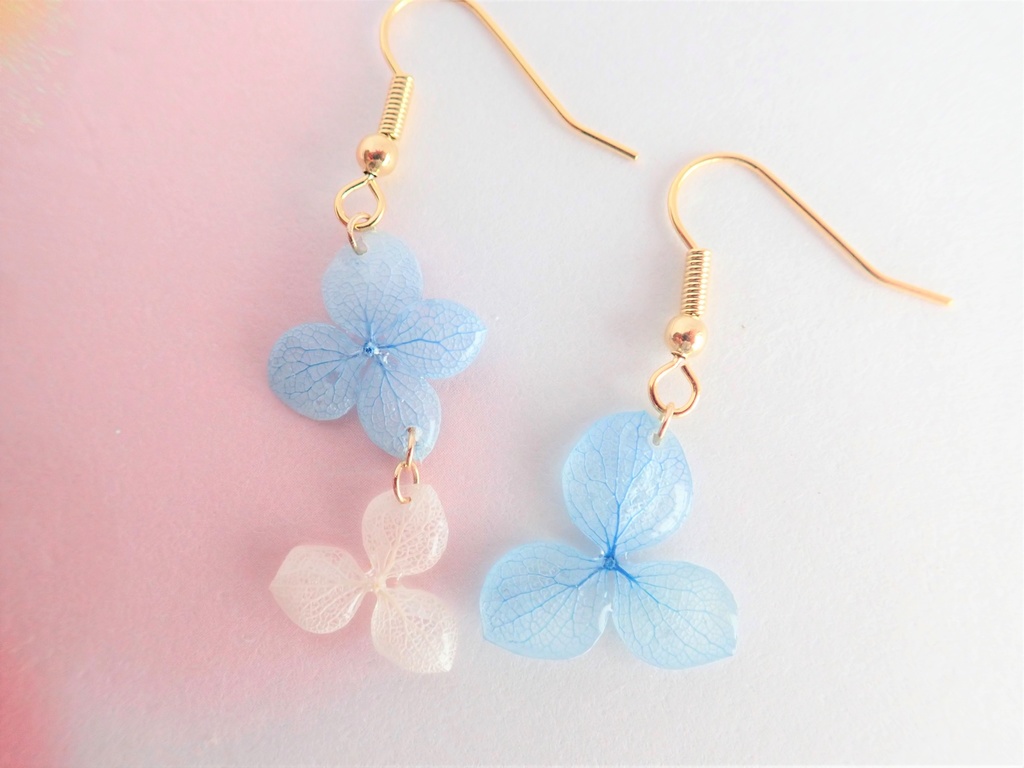 紫陽花 アシンメトリー ピアス 青空✕ホワイト