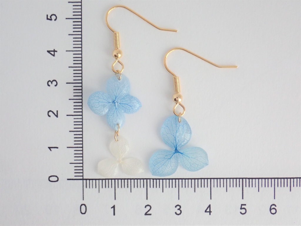 紫陽花 アシンメトリー ピアス 青空✕ホワイト