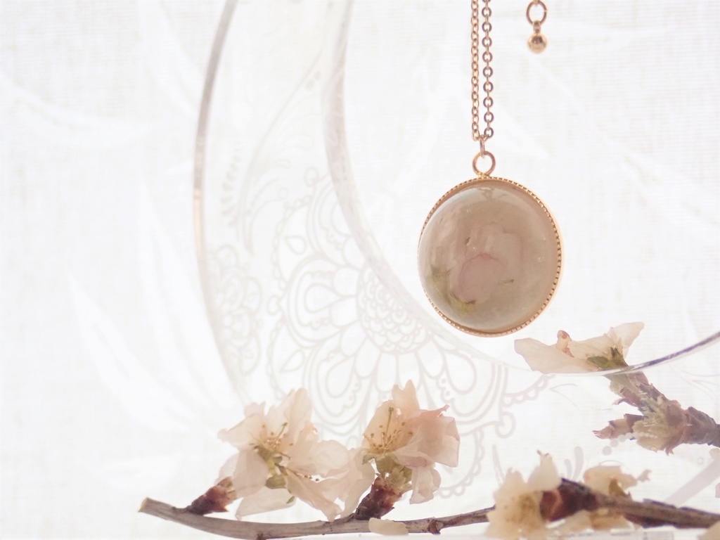 啓翁桜のツボミ 半球 ネックレス