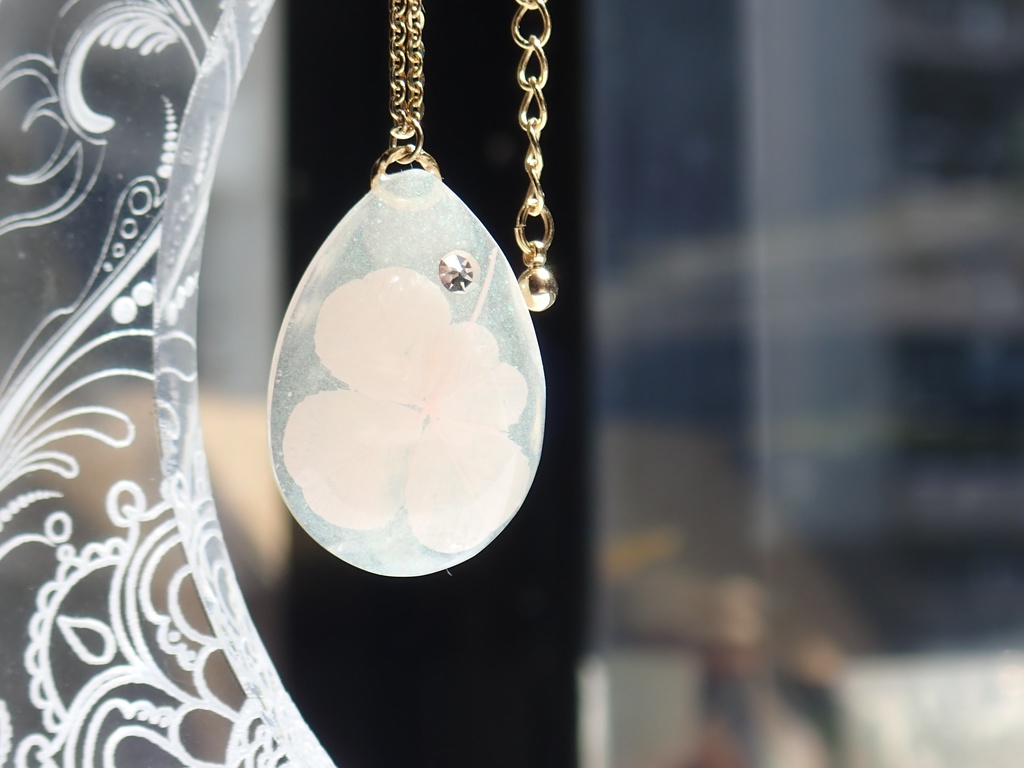 クローバー 雫のネックレス ピンク