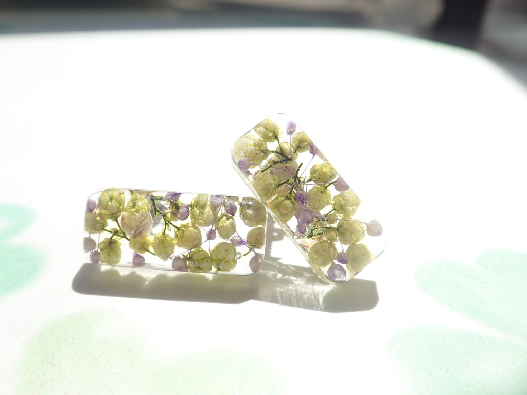 小花咲く プリザーブドフラワーの一粒ピアス
