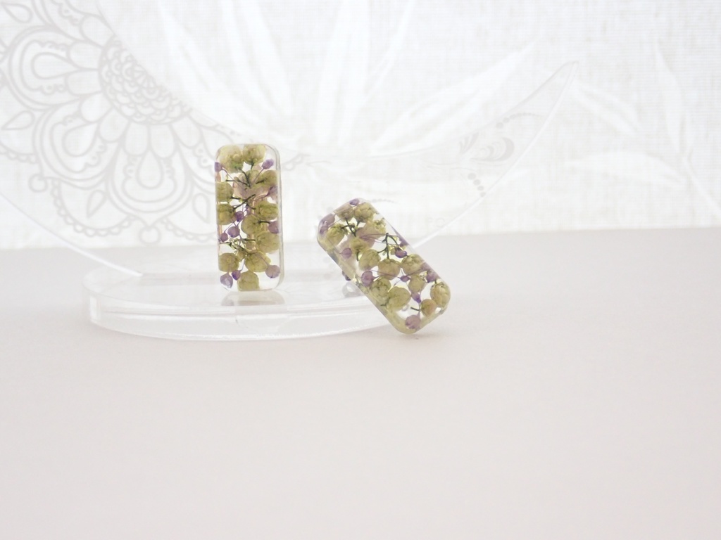 小花咲く プリザーブドフラワーの一粒ピアス