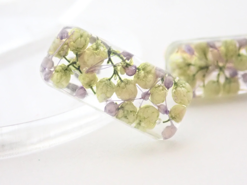 小花咲く プリザーブドフラワーの一粒ピアス