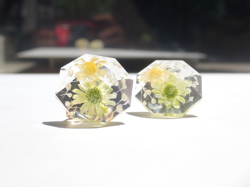 花宝石 爽やかなングリーン ピアス