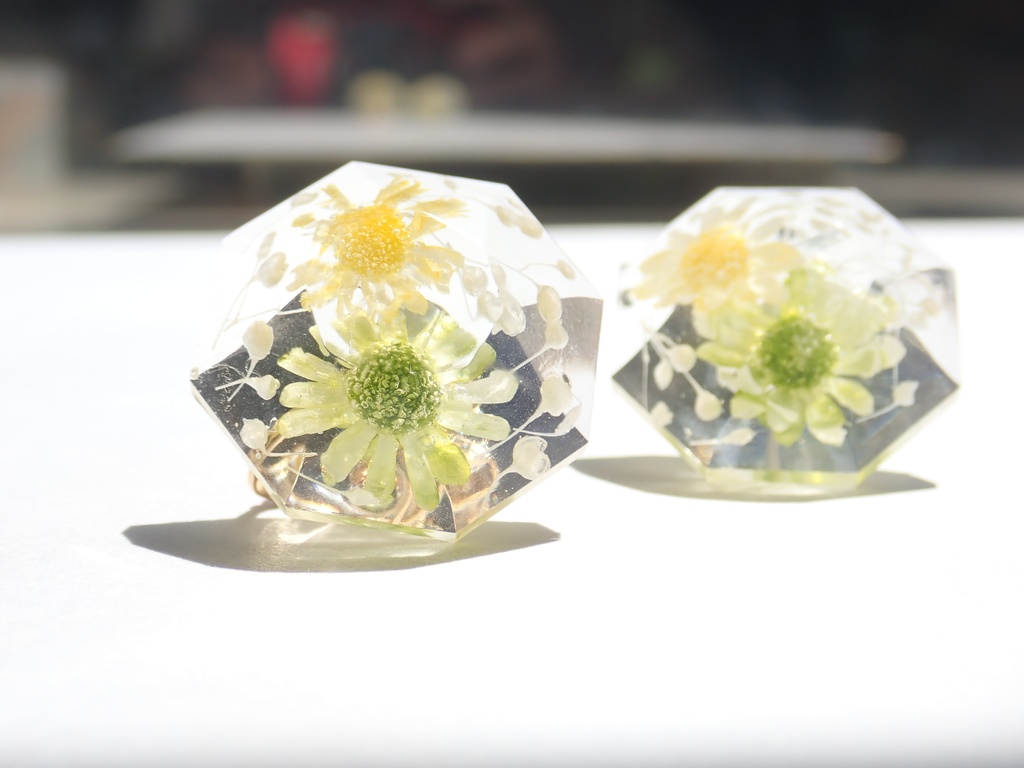 花宝石 爽やかなングリーン ピアス