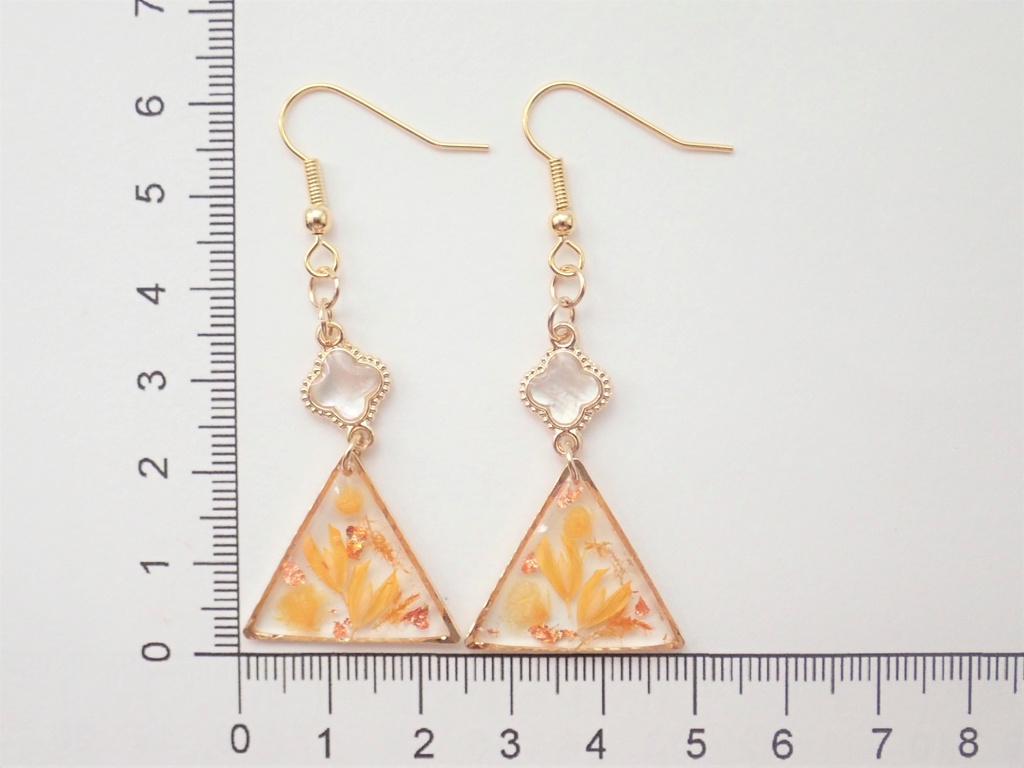 イチョウ黄金 マザーオブパール ピアス