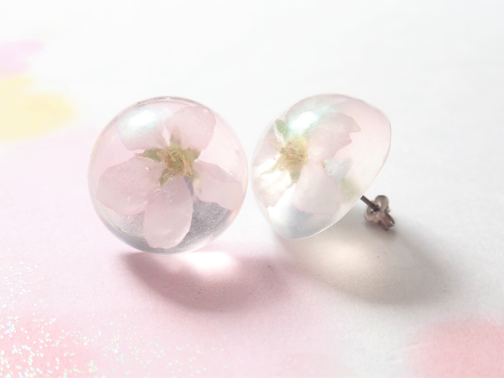 啓翁桜 パールホワイト 半球 一粒ピアス